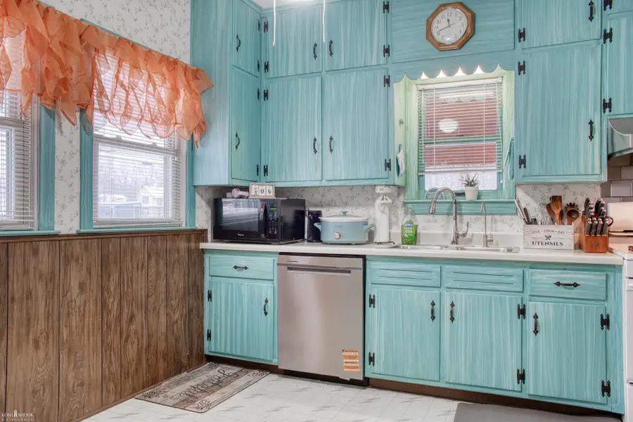 701 N Pine ST, Owosso, MI 48867 - Image #2