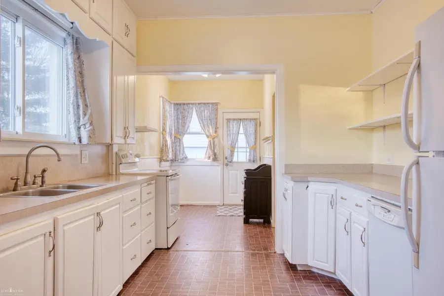 1330 W King ST, Owosso, MI 48867 - Image #3