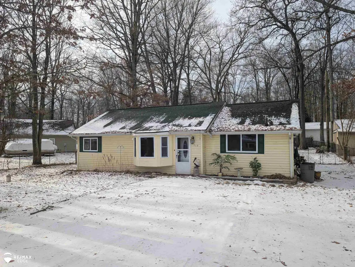 710 Lakeshore DR, Columbiaville, MI 48421 - #1