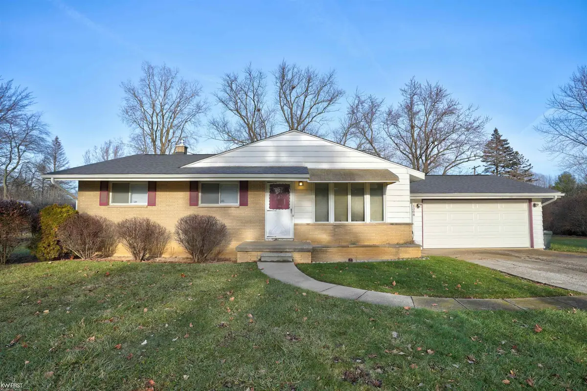 1368 Autumn DR, Flint, MI 48532 - Image #1