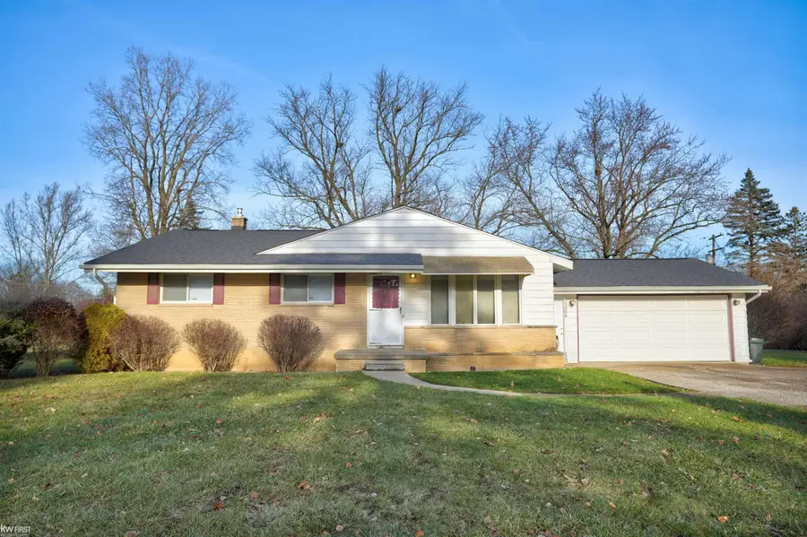 1368 Autumn DR, Flint, MI 48532 - Image #2
