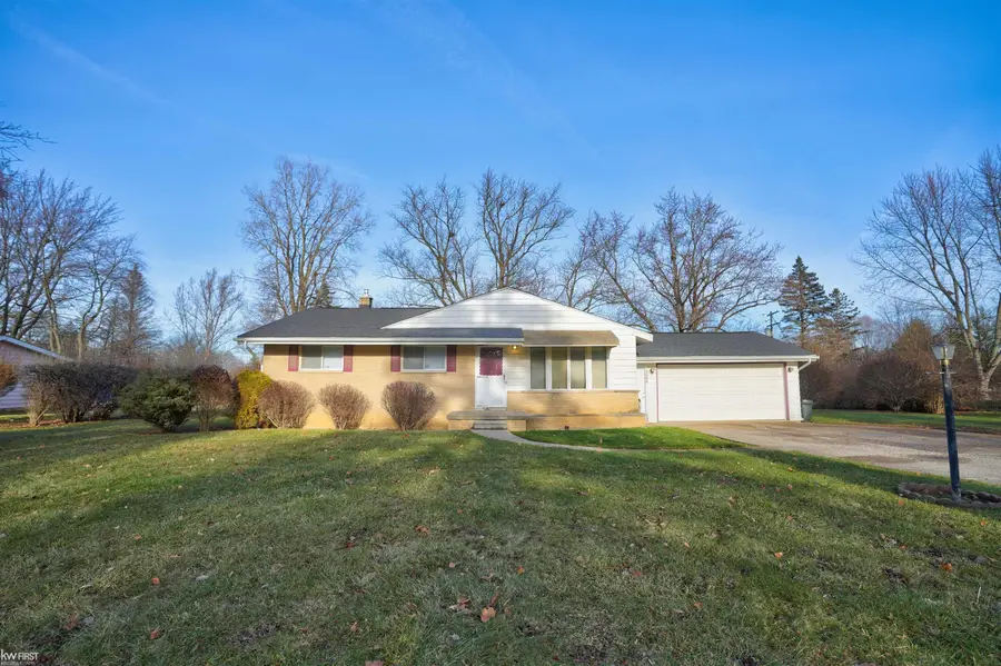 1368 Autumn DR, Flint, MI 48532 - Image #3