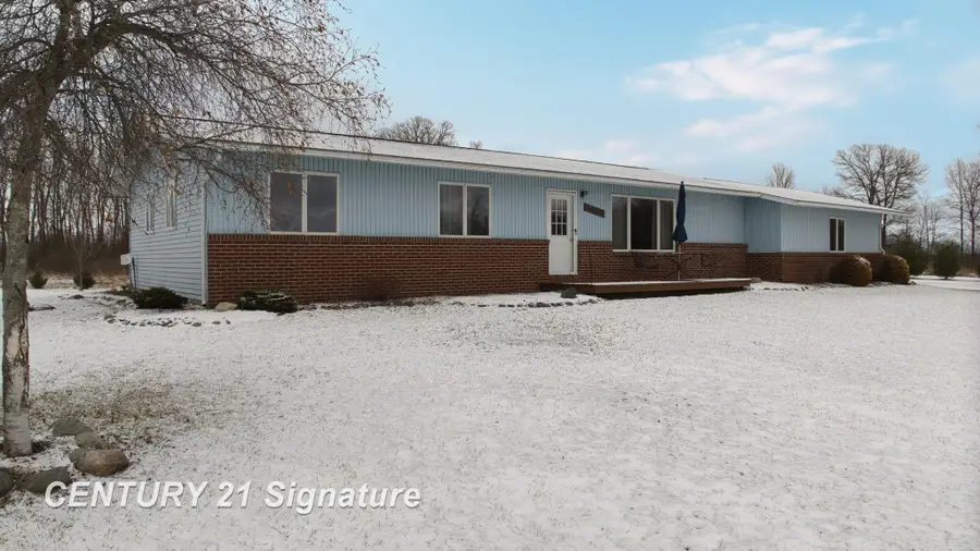 4625 E Hibbard RD, Corunna, MI 48817 - Image #3