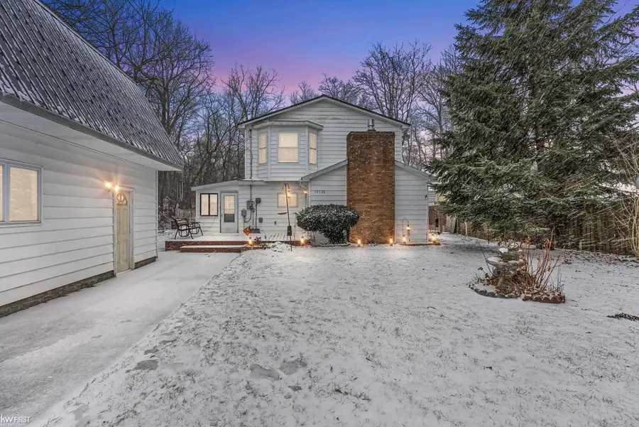 10528 Lake Shore DR, Fenton, MI 48430 - Image #2