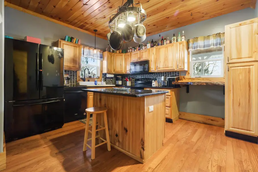 6446 W Beard RD, Perry, MI 48872 - Image #2