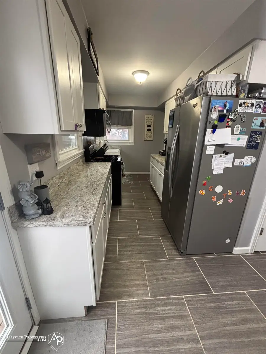 1327 Moores River DR, Lansing, MI 48910 - Image #3