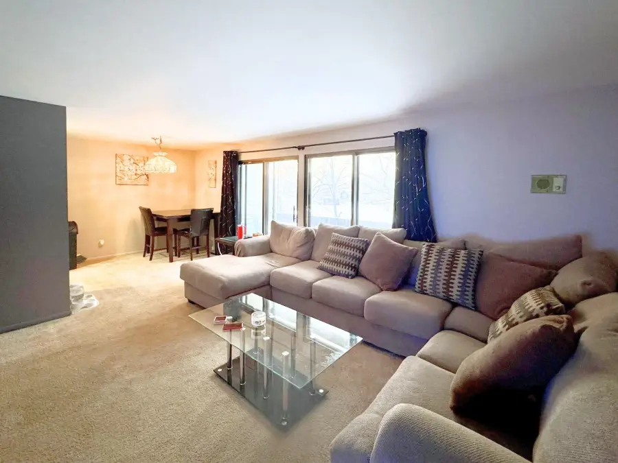 527 Oakbrook CIR, Flushing, MI 48433 - Image #3