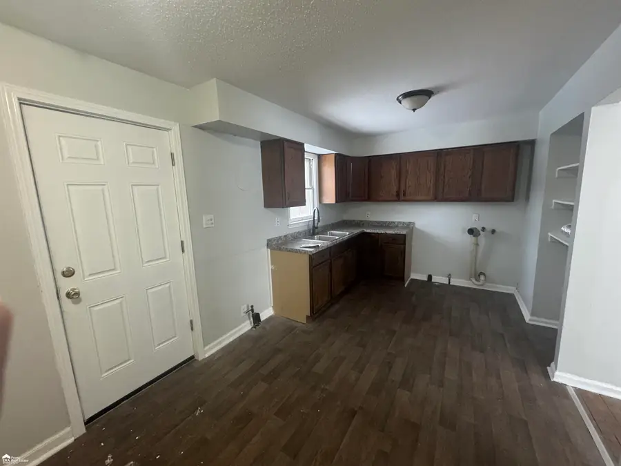 3210 Wyoming Ave AVE, Flint, MI 48506 - #2