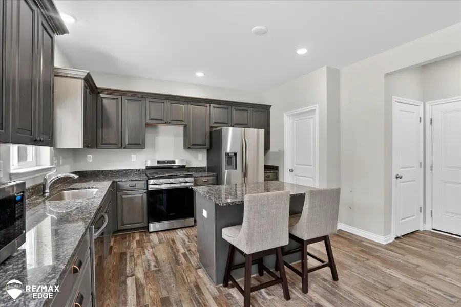 8224 Peninsula CIR, Mundy Township, MI 48439 - #3