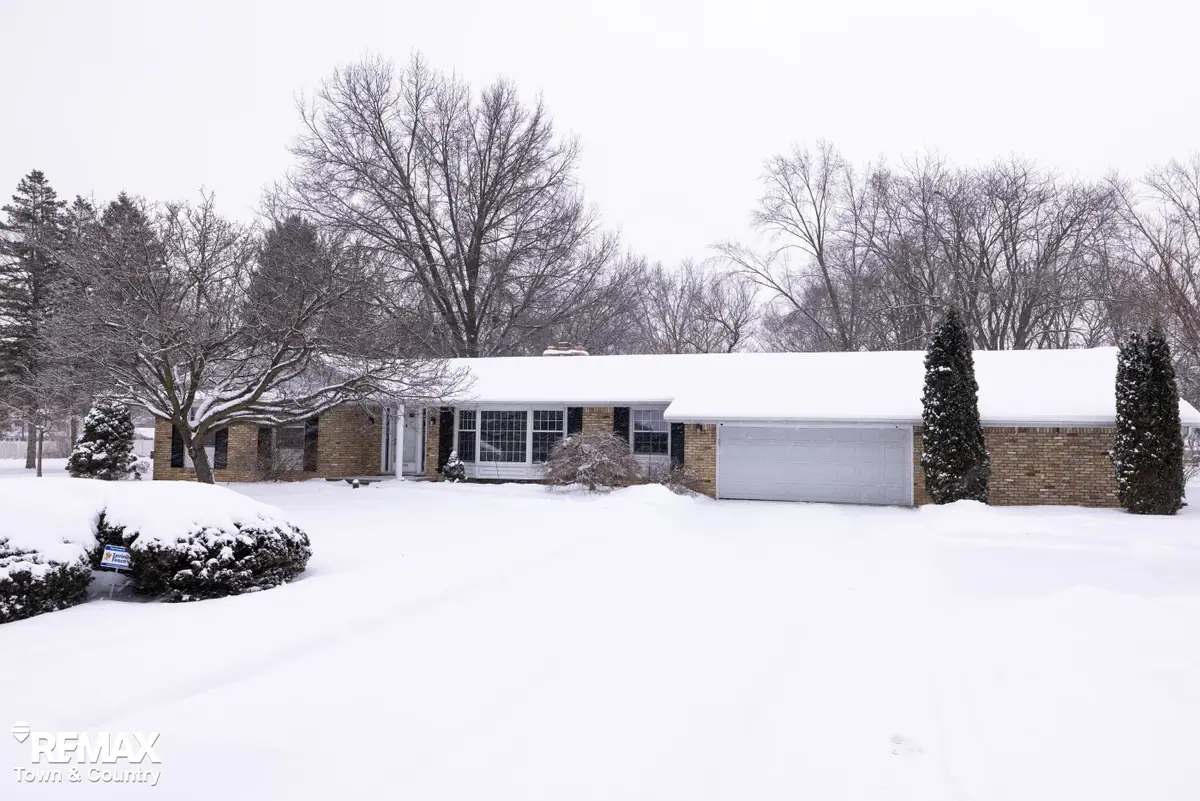 5477 Fernwood DR, Flint, MI 48532 - Image #1