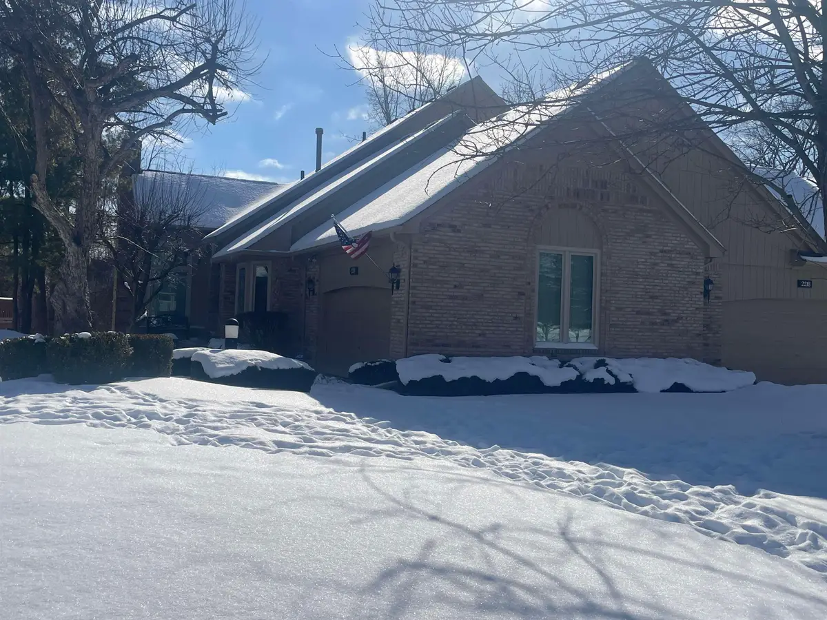 2220 Juniper CT, Shelby Charter Township, MI 48326 - Image #1