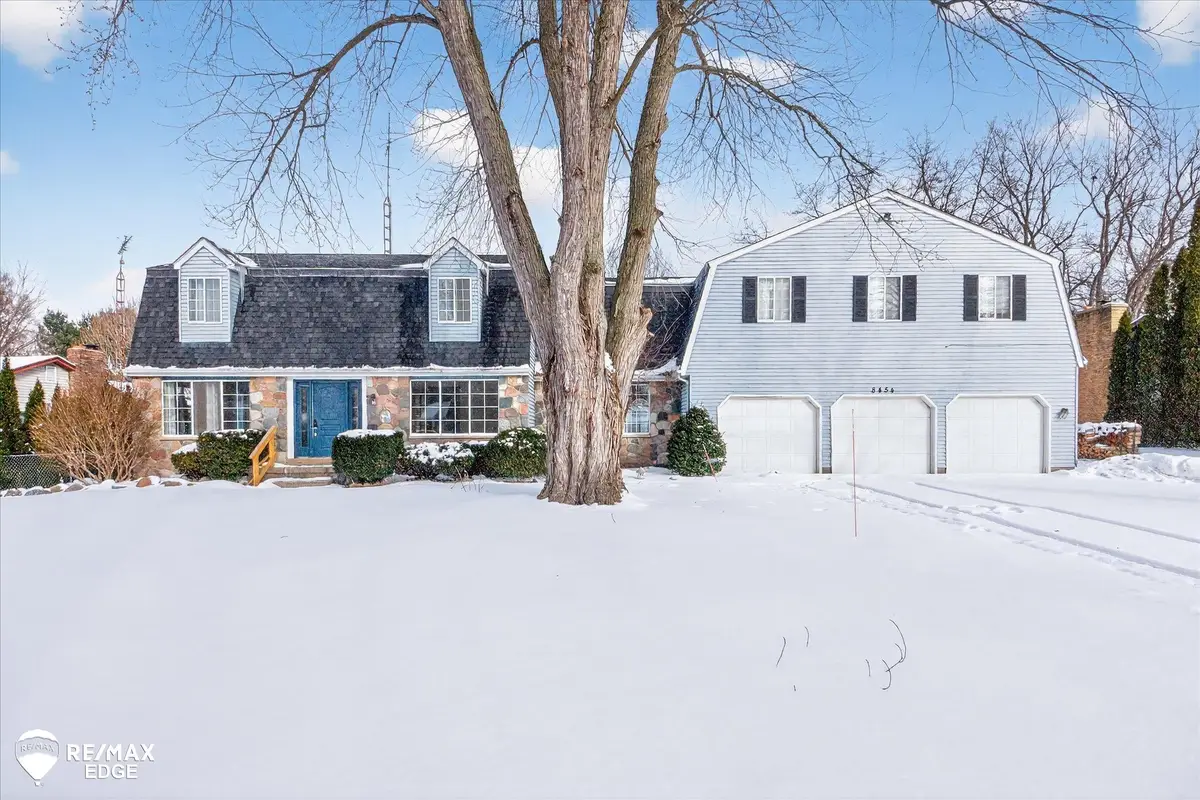 8454 Wesley DR, Flushing, MI 48433 - #1