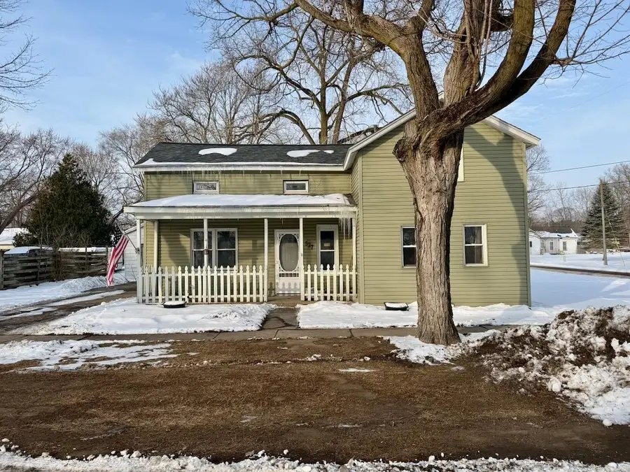 527 N Line ST, Chesaning, MI 48616 - #3