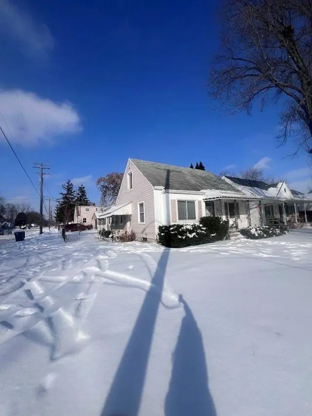 652 Crawford ST, Flint, MI 48507 - #2
