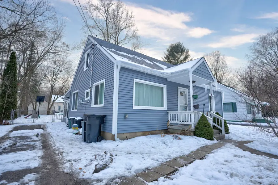 421 Johnson ST, Clio, MI 48420 - #2