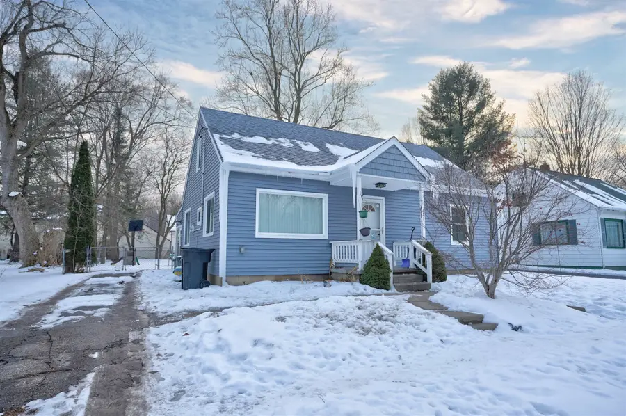 421 Johnson ST, Clio, MI 48420 - #3