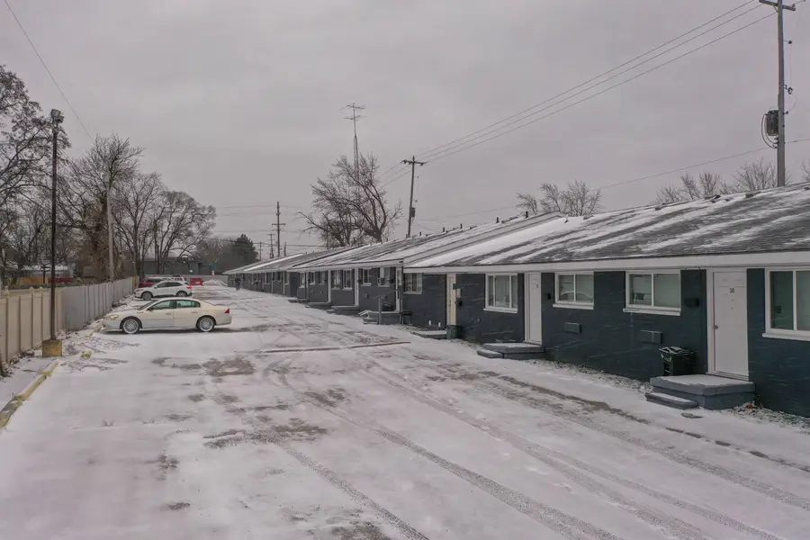 3817 Lippincott Apt 13 BLVD, Flint, MI 48507 - #3