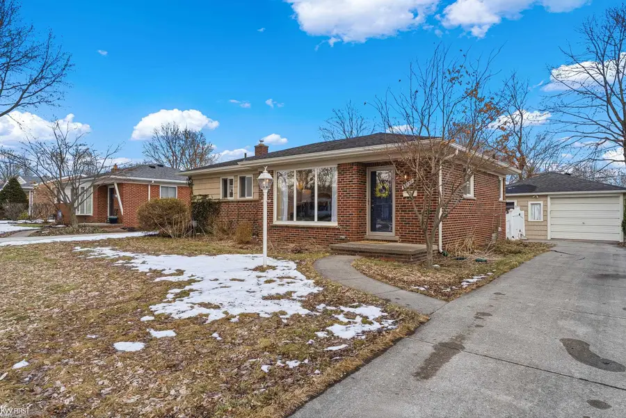 22886 Frederick ST, Farmington, MI 48336 - #2