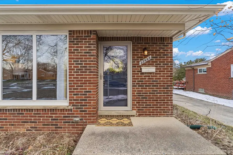 22886 Frederick ST, Farmington, MI 48336 - #3