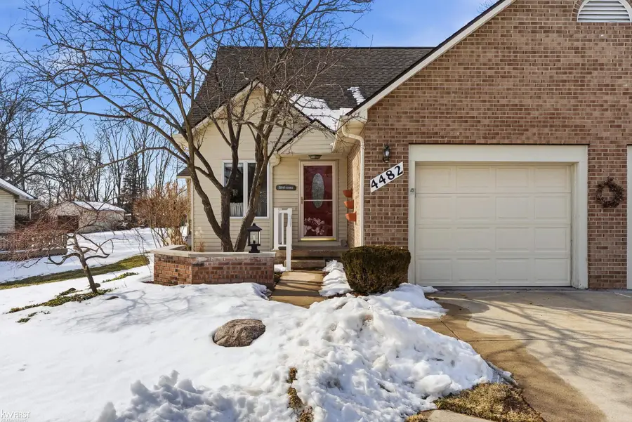 4482 Springbrook DR, Swartz Creek, MI 48473 - #3