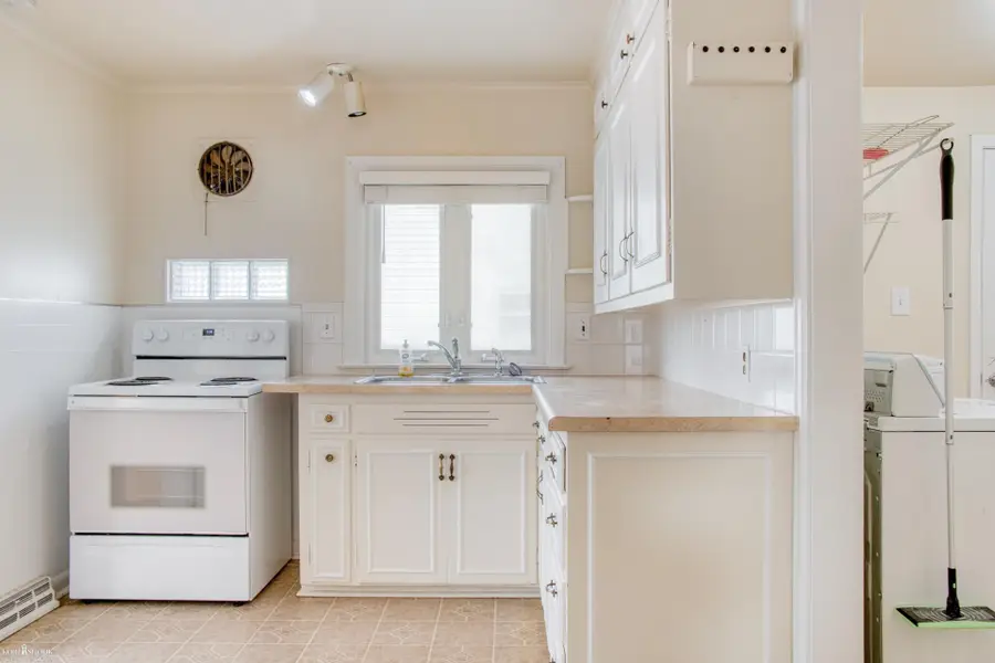 1218 N Water ST, Owosso, MI 48867 - #3