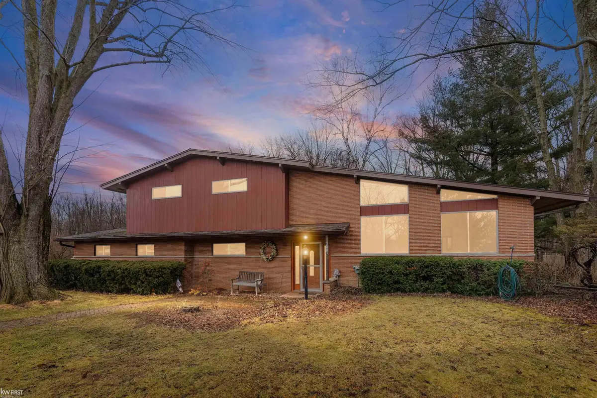 6243 Meadowwood LN, Grand Blanc, MI 48439 - #1