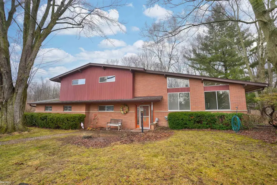 6243 Meadowwood LN, Grand Blanc, MI 48439 - #2