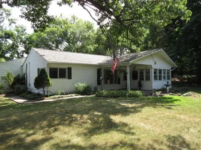 305 Furlong ST, Fenton, MI 48430 - #2