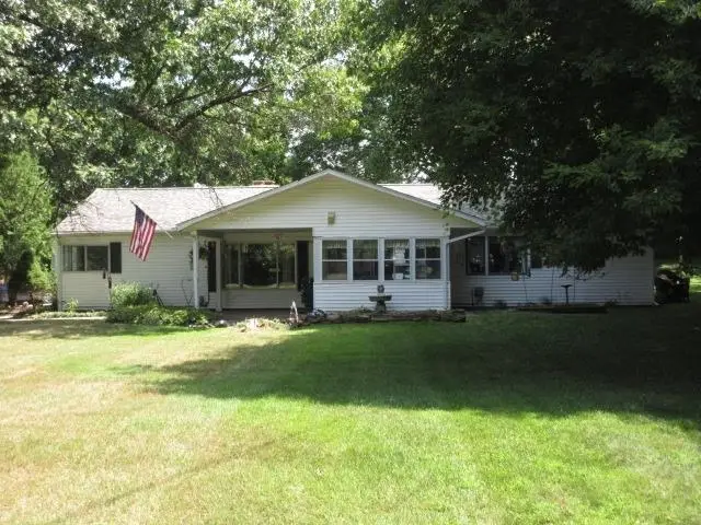 305 Furlong ST, Fenton, MI 48430 - #3