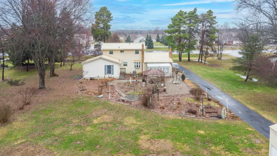 1371 W Vienna RD, Clio, MI 48420 - #2