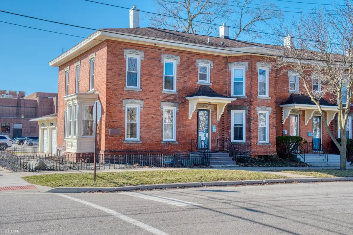 303 W Williams ST, Owosso, MI 48867 - #1