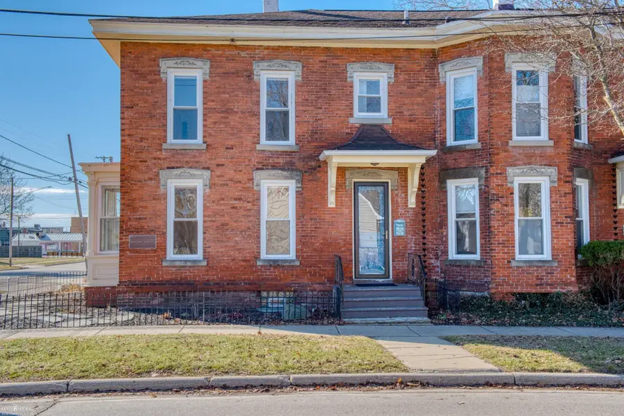 303 W Williams ST, Owosso, MI 48867 - #2