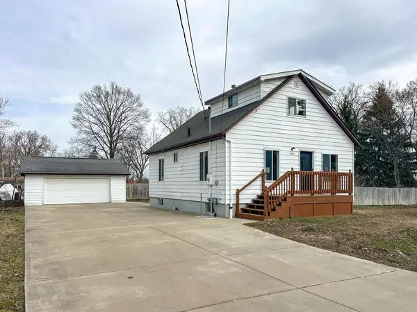 2399 E Parkwood AVE, Burton, MI 48529