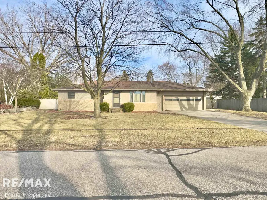 1574 Elizabeth LN, Essexville, MI 48732 - #3