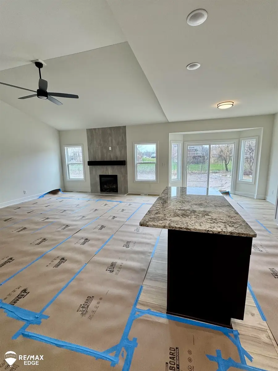 8347 Peninsula CIR, Grand Blanc, MI 48439 - #2