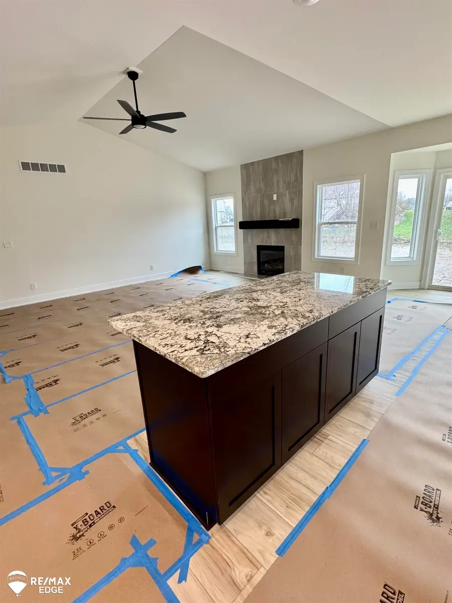 8347 Peninsula CIR, Grand Blanc, MI 48439 - #3