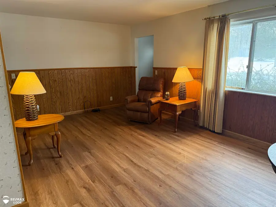 619 Monroe AVE, Mount Morris, MI 48458 - #3