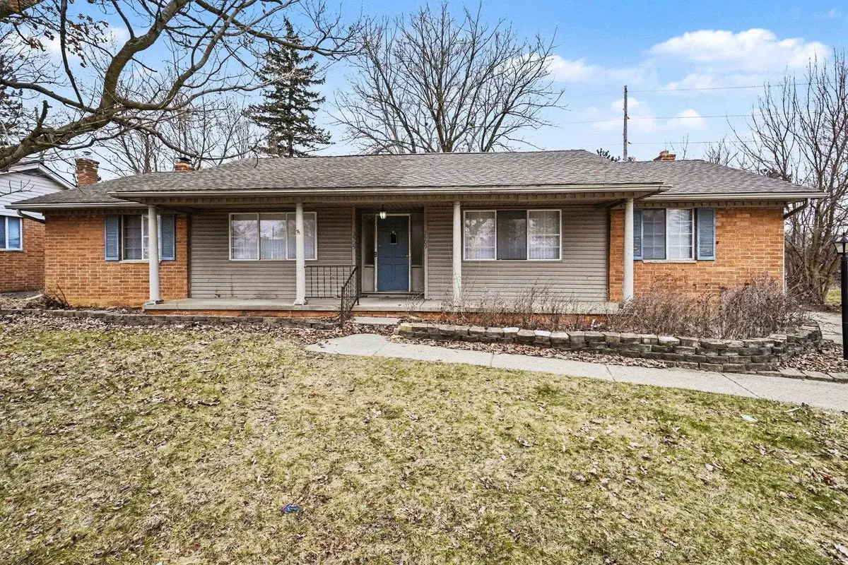 3509 Ridgecliffe DR, Flint, MI 48532 - #1