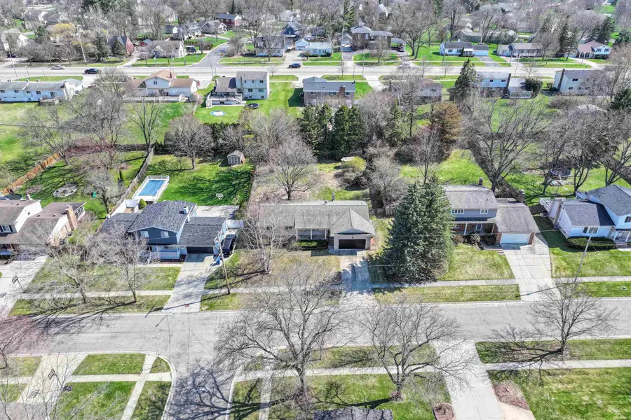 735 Huntington RD, Grand Blanc, MI 48439 - #2