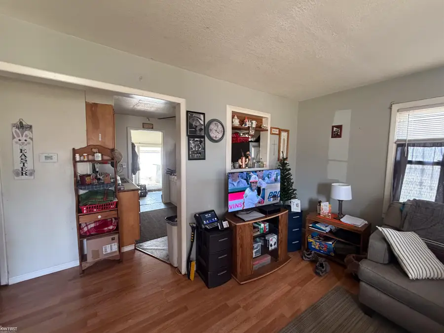 1387 Webber AVE, Burton, MI 48529 - #3