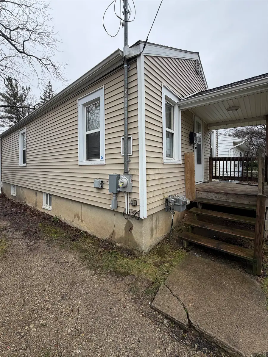 2641 Brown ST, Flint, MI 48503 - #3