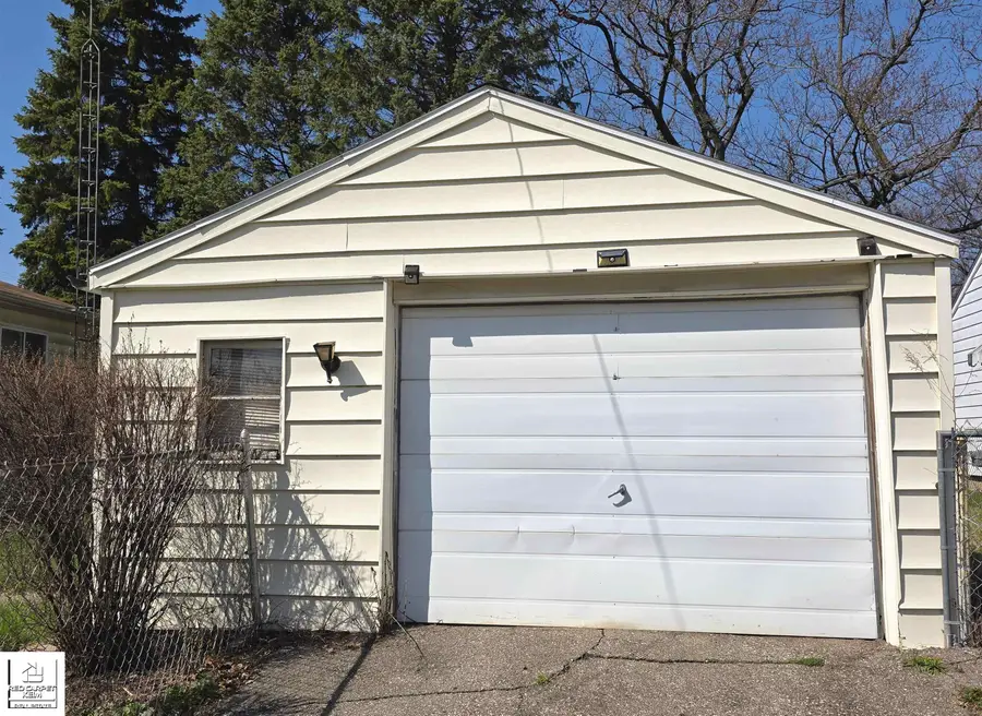 4117 Brunswick Avenue, Flint, MI 48507 - #2