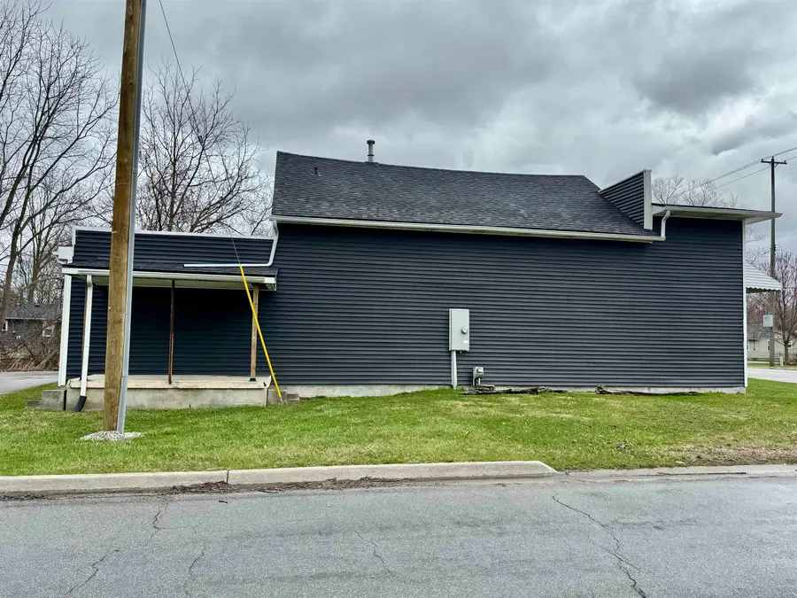 6069 Lapeer RD, Burton, MI 48509 - #3