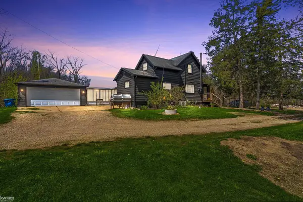 10238 Foley RD, Fenton, MI 48430