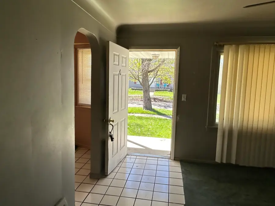 644 Crawford ST, Flint, MI 48507 - #2
