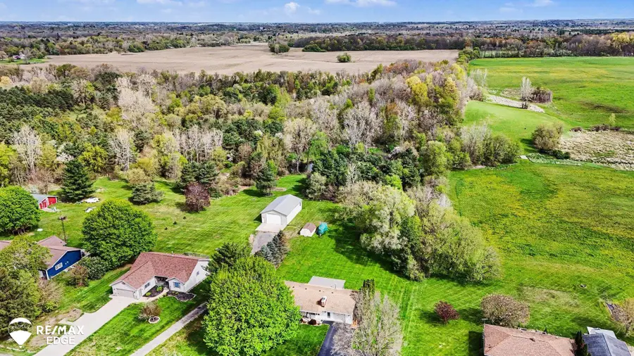 10247 E Coldwater RD, Davison, MI 48423 - #2