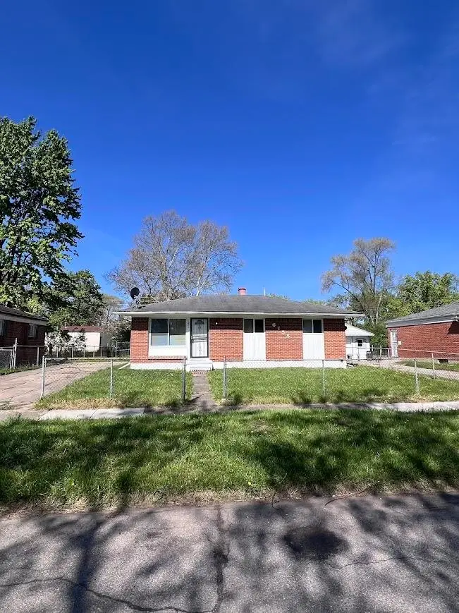 6155 Natchez DR, Beecher, MI 48458 - #1