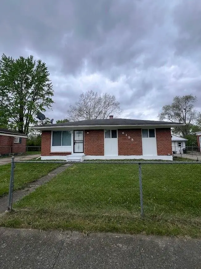 6155 Natchez DR, Beecher, MI 48458 - #2