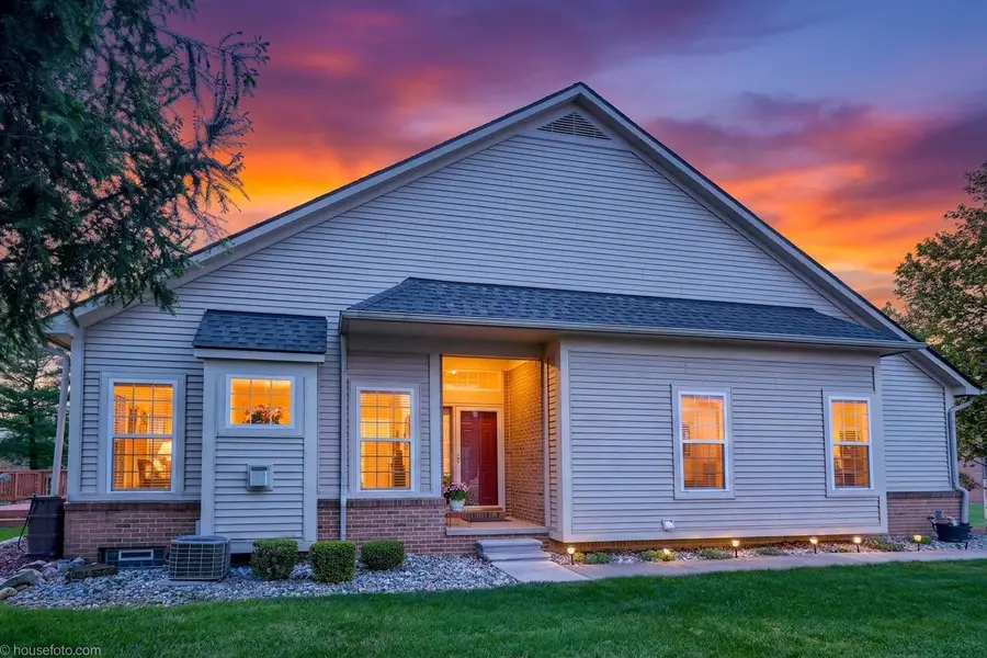 5364 Pine Needle DR, Grand Blanc, MI 48439 - #2