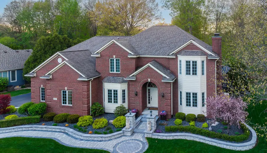 6137 Brookstone LN, Grand Blanc, MI 48439 - #2